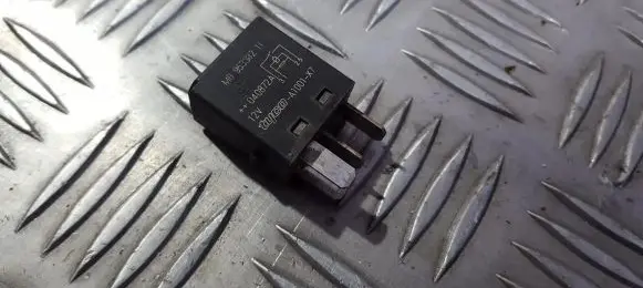 Mitsubishi Pajero Pinin Other relay mr95338211 040872a