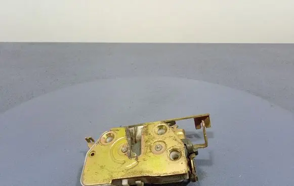 Mazda MPV II LW Rear door lock 
