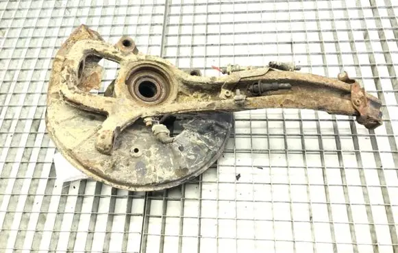Volkswagen Touareg I Front wheel hub spindle knuckle