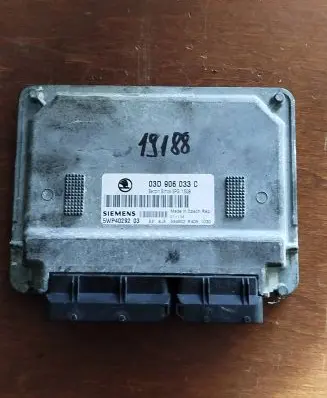 Skoda Fabia Mk2 (5J) Engine control unit/module 03d906033c 5wp4029203