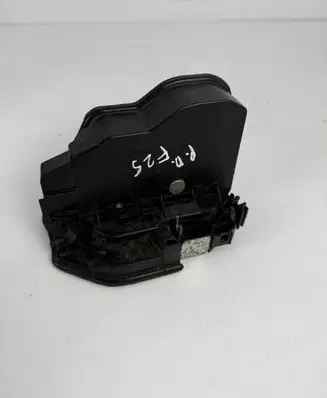 BMW X3 F25 Front door lock 7318424