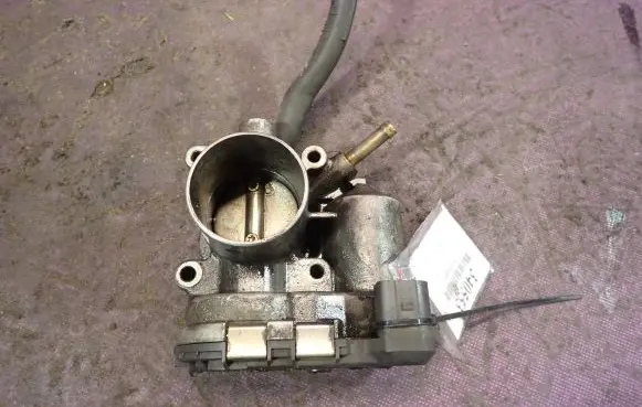 Volkswagen Polo III 6N 6N2 6NF Throttle body valve 030133062C