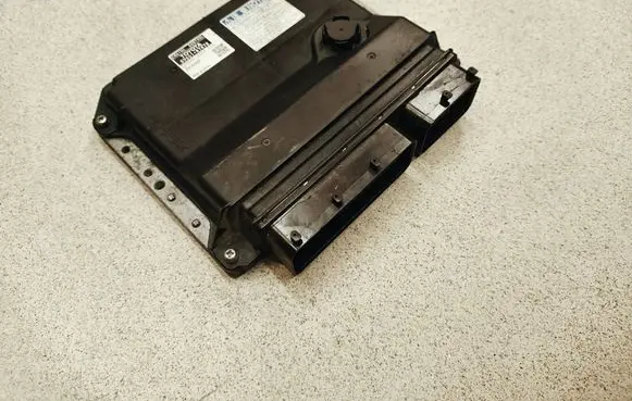 Toyota Prius (XW30) Engine control unit/module 8966147470 2755000802