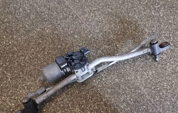 Front wiper linkage and motor