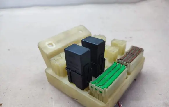 Volvo S40, V40 Fuse module