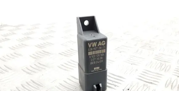 Volkswagen Golf VI Glow plug pre-heat relay 038907281D 0522120504