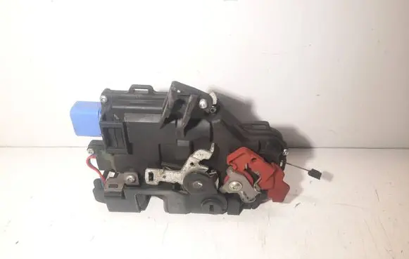 Volkswagen Golf V Rear door lock 7L0839016
