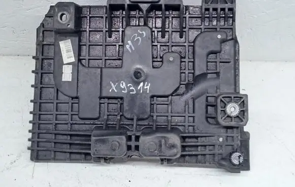Hyundai i20 (BC3 BI3) Battery tray 37150Q0000