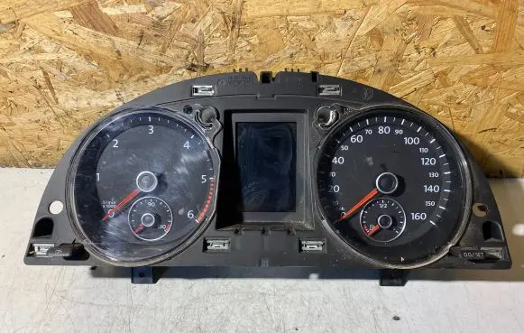 Volkswagen PASSAT B7 Speedometer (instrument cluster) 3AA920970E 016175