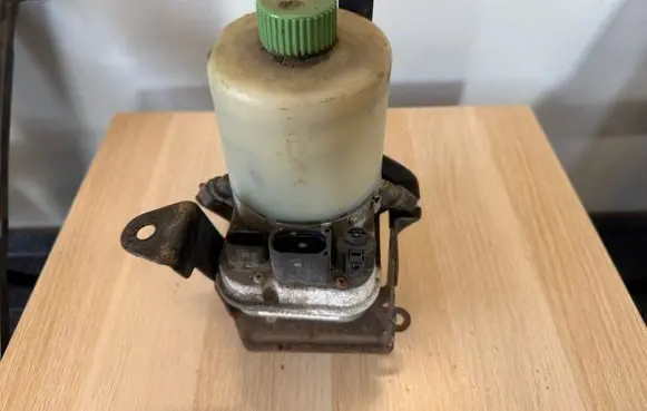Volkswagen Polo V 6R Power steering pump 6R0423156C