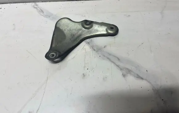 Mercedes-Benz C W204 Engine mounting bracket A6460780084