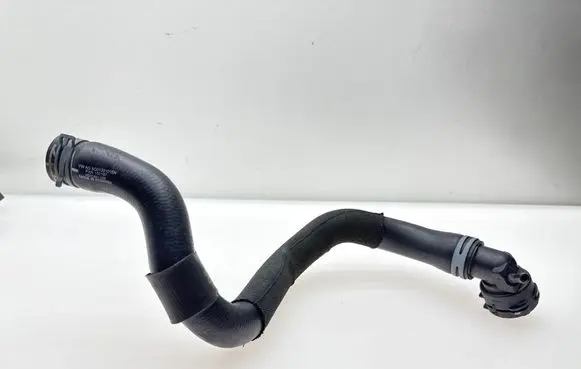 Engine coolant pipe/hose