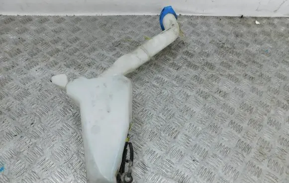 Volkswagen Polo IV 9N3 Windshield washer fluid reservoir/tank 6Q0955453