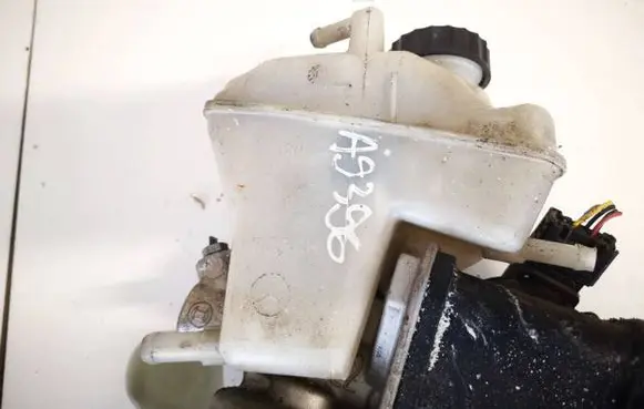 Brake fluid reservoir