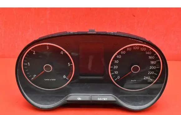 Volkswagen Cross Polo Speedometer (instrument cluster) 6R0920861D