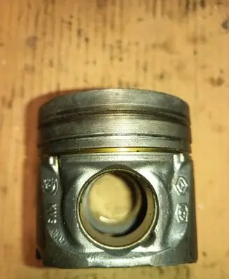 Renault Trafic II (X83) Piston m9r