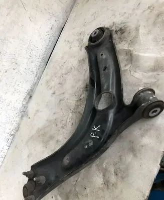 Volkswagen Touran III Front lower control arm/wishbone 5q0407183