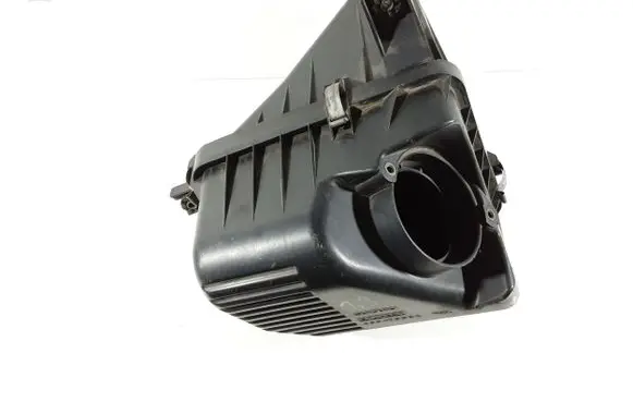 Suzuki Grand Vitara II Air filter box 67JA01