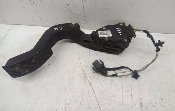 Volkswagen Phaeton Accelerator throttle pedal 8D1721523 6PV00777007