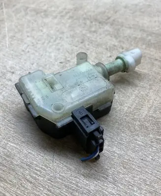 Toyota Avensis T250 Fuel tank cap lock motor 7703005011