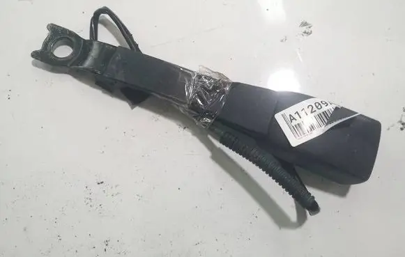 Toyota Yaris Rear seatbelt buckle 