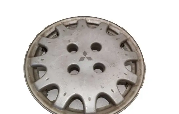 Mitsubishi Space Runner R14 wheel hub/cap/trim MB68144601A