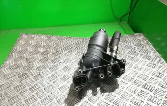 Nissan Qashqai Oil filter mounting bracket 70375888