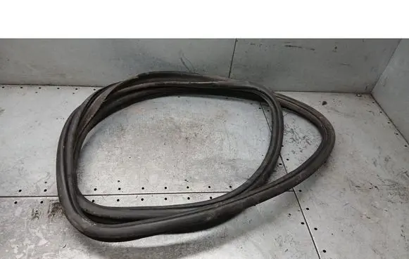 Volvo V50 Trunk rubber seal (body)