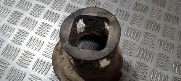 Renault Megane I Coil spring mount 