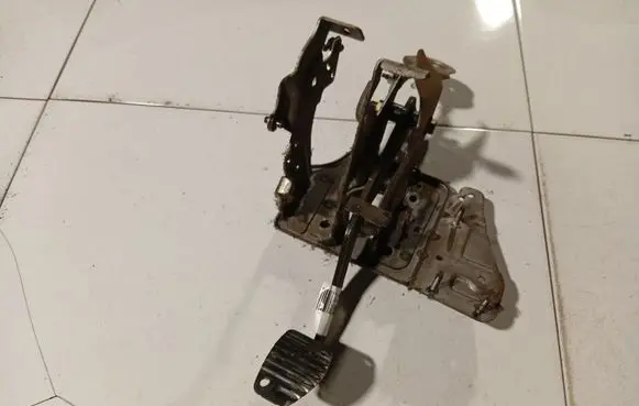 Peugeot 307 Brake pedal 