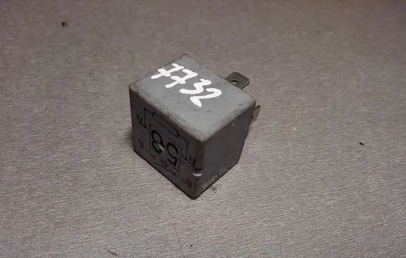 Volkswagen PASSAT B5 Other relay 141951253B 20240072