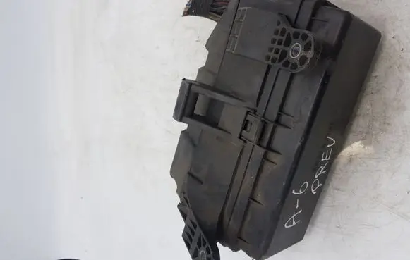 Toyota Previa (XR30, XR40) II Fuse module 280605H31