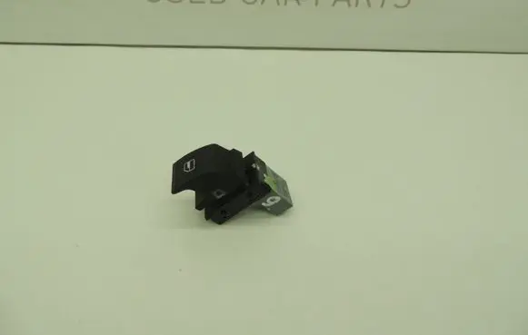 Volkswagen Golf V Electric window control switch DS9