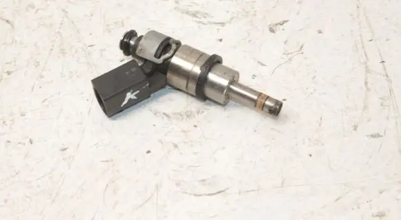 Skoda Octavia Mk2 (1Z) Fuel injector 06F906036 0261500014