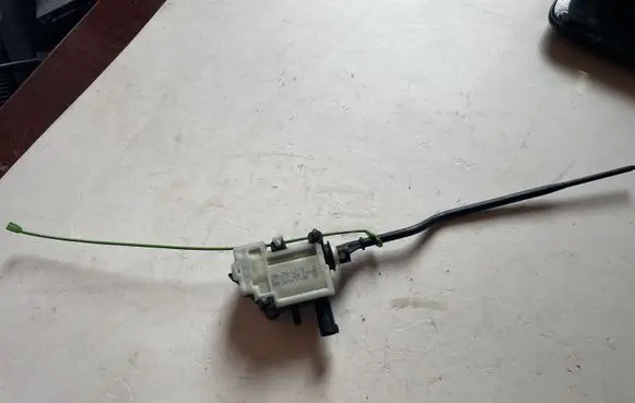 BMW 5 F10 F11 Fuel tank cap lock motor 7228199