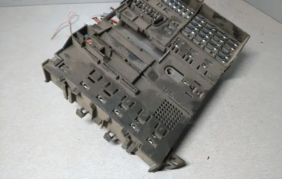Smart ForTwo I Fuse module 0001683V001