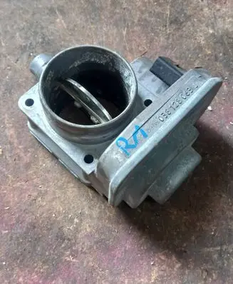 Volkswagen Caddy Throttle valve 038128063J