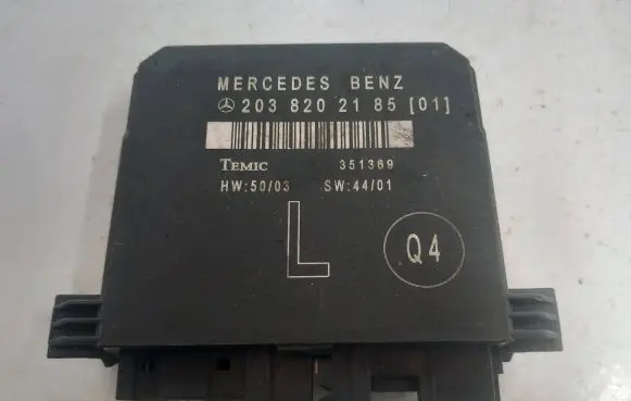Mercedes-Benz C W203 Door control unit/module 203820218501 351369