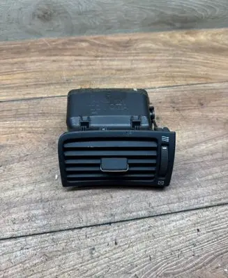 Toyota Avensis Verso Dashboard side air vent grill/cover trim