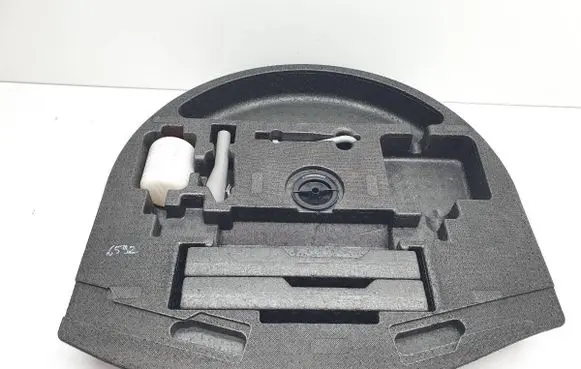 Ford Kuga II Tool set 