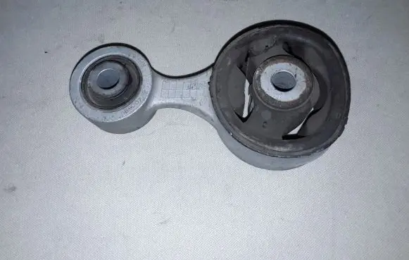 Honda CR-V Engine mount bracket 089007