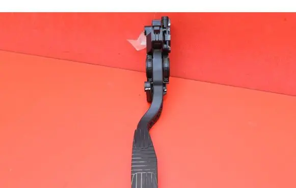 Chevrolet Captiva Accelerator throttle pedal 20905699
