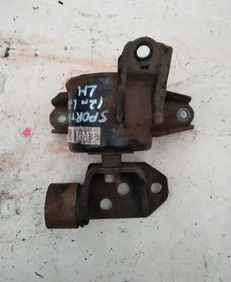 KIA Sportage Engine mount bracket