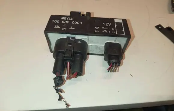Skoda Fabia Mk1 (6Y) Coolant fan relay 1008800000