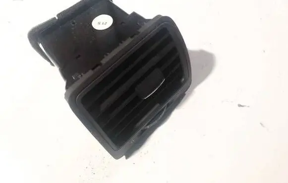 Volkswagen Golf V Dash center air vent grill