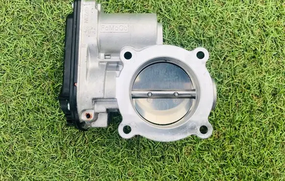 Ford Kuga II Throttle valve 9F991