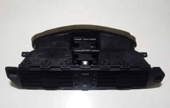 BMW 5 E60 E61 Dash center air vent grill 05114001 05114-00105148-001