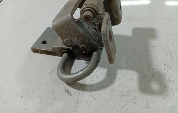 Audi A4 S4 B5 8D Rear door lower hinge 