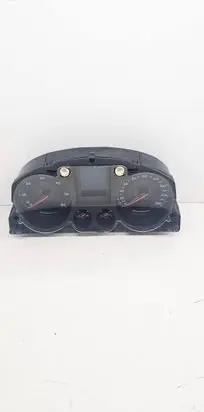 Volkswagen PASSAT B6 Speedometer (instrument cluster) X0033000 3C0920870Q