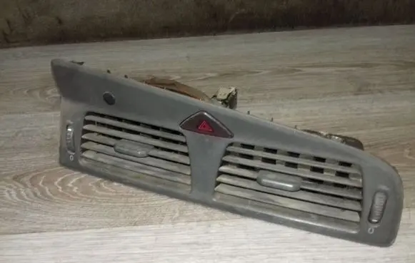 Volvo V70 Dash center air vent grill 1264 3409374